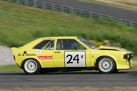 Jan Laland i en ældre VW - godt kørt til...
(Foto: Anders Molin - Nimo Foto)